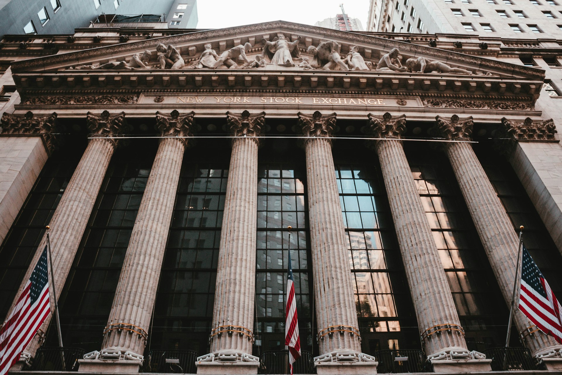 Wall Street in crisi: il settore tech affonda e i rendimenti dei Treasury volano