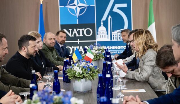 Giorgia Meloni incontra Volodymyr Zelensky al vertice NATO