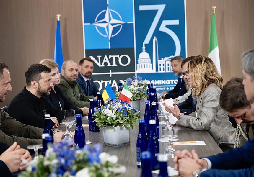 Giorgia Meloni incontra Volodymyr Zelensky al vertice NATO