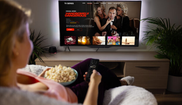 Illustrazione del binge-watching su Netflix