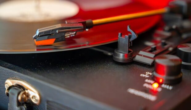 Ascolto musicale in un listening bar