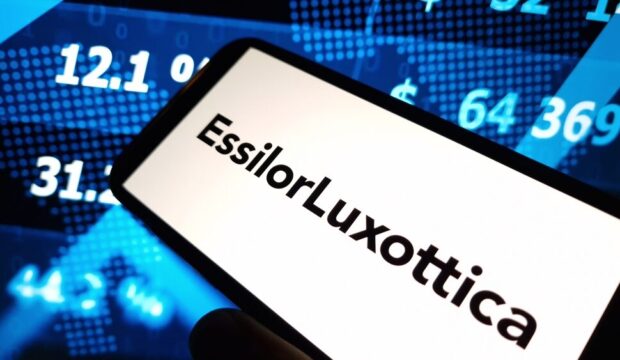 Leonardo Maria Del Vecchio dimissioni EssilorLuxottica