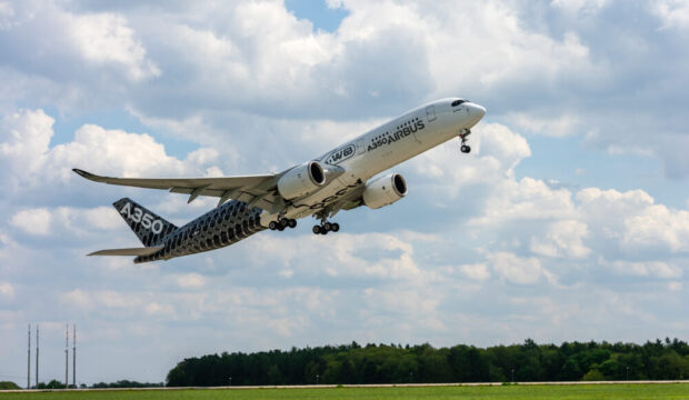 Airbus A350F in volo