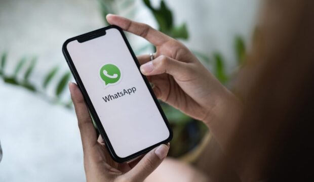 Screenshot della nuova interfaccia di WhatsApp su iOS