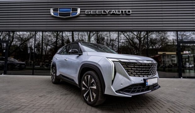SUV elettrici Geely in esposizione